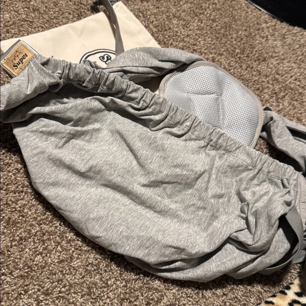 Supet gray Small/Medium Dog Carrier, wear as sling or over both shoulders! NWOT!